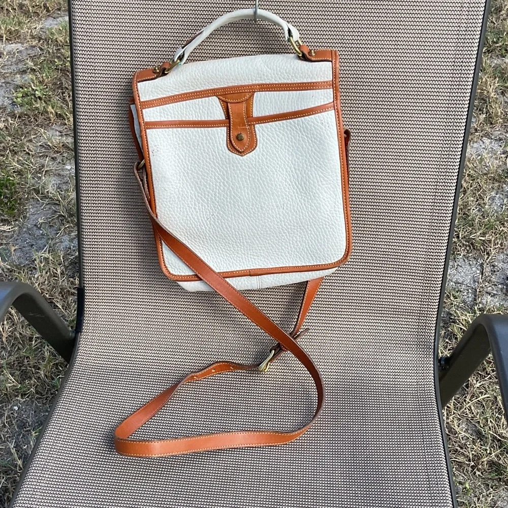 Classic Dooney & Bourke White and Brown Leather crossbody Bag - Picture 2 of 13